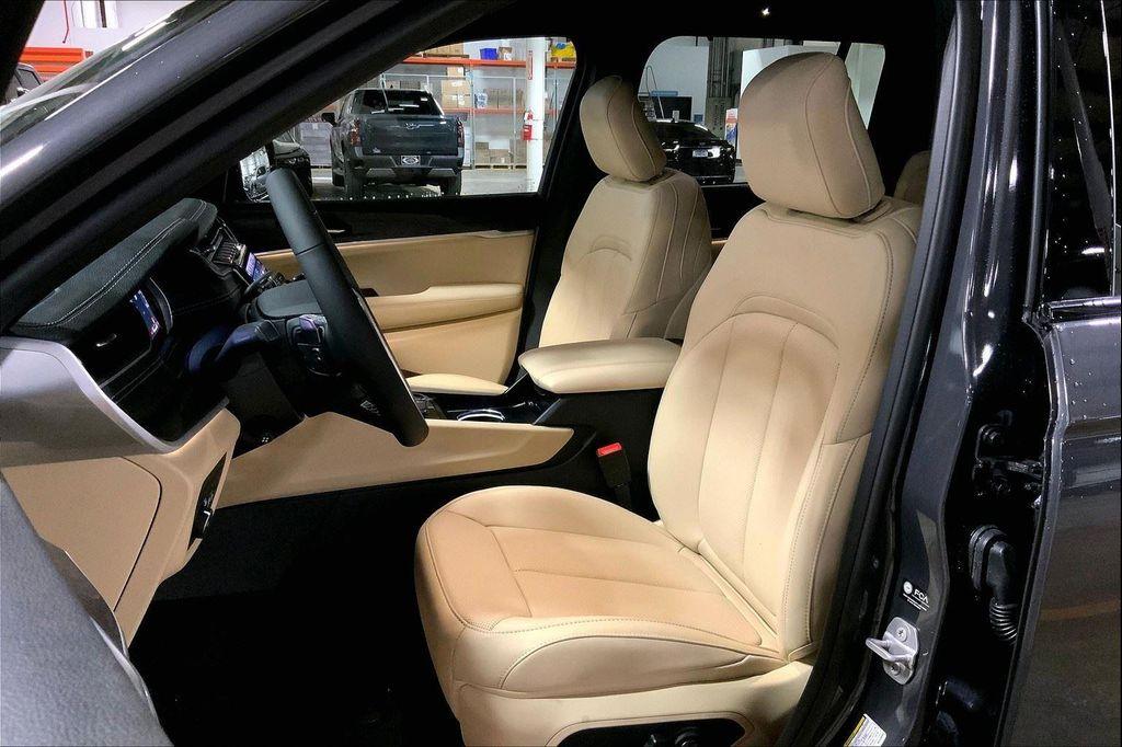 new 2025 Jeep Grand Cherokee car, priced at $46,229