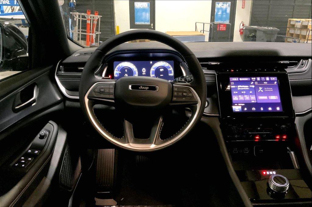 new 2025 Jeep Grand Cherokee car, priced at $38,140
