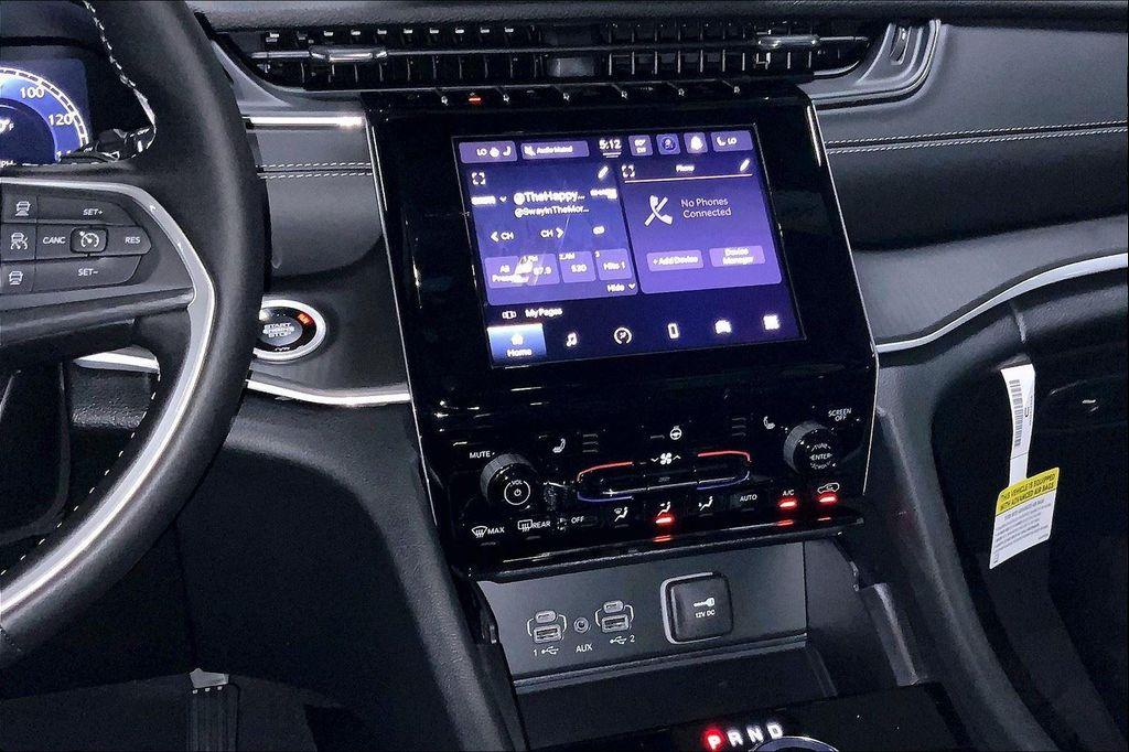 new 2025 Jeep Grand Cherokee car, priced at $38,140