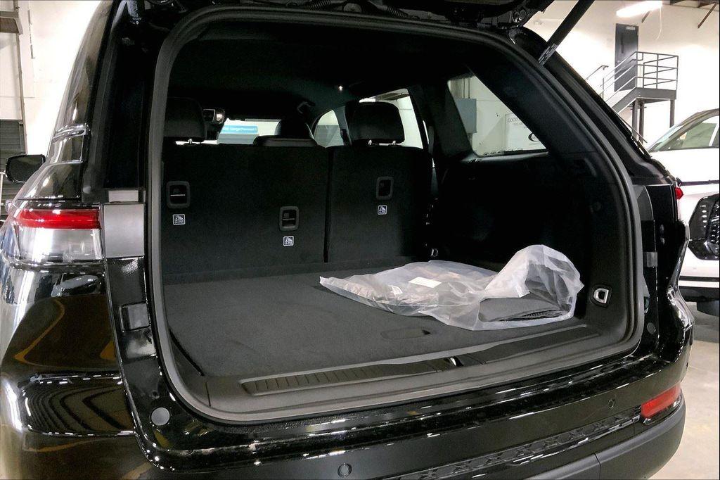 new 2025 Jeep Grand Cherokee car, priced at $38,140