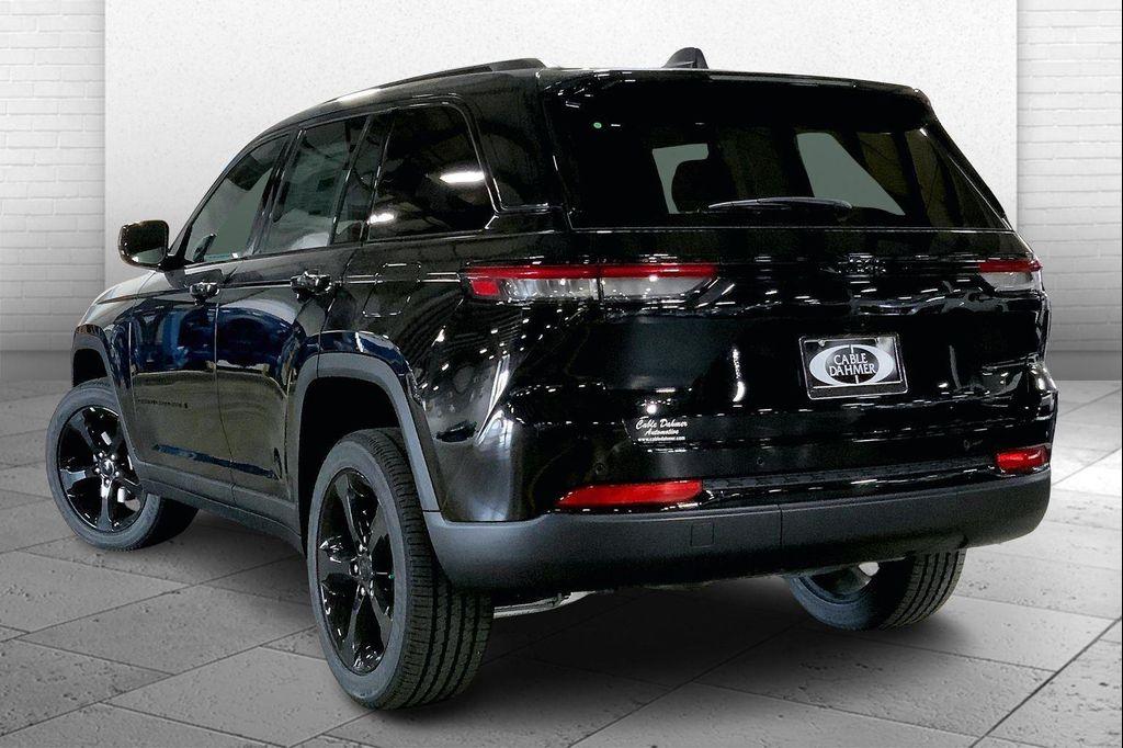 new 2025 Jeep Grand Cherokee car, priced at $38,140