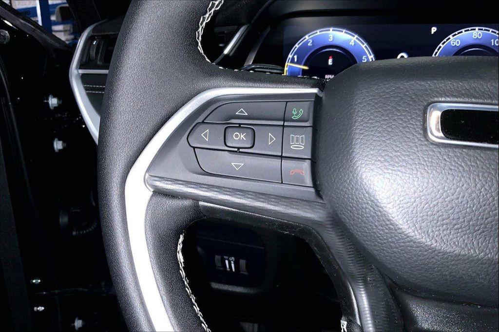 new 2025 Jeep Grand Cherokee car, priced at $38,140