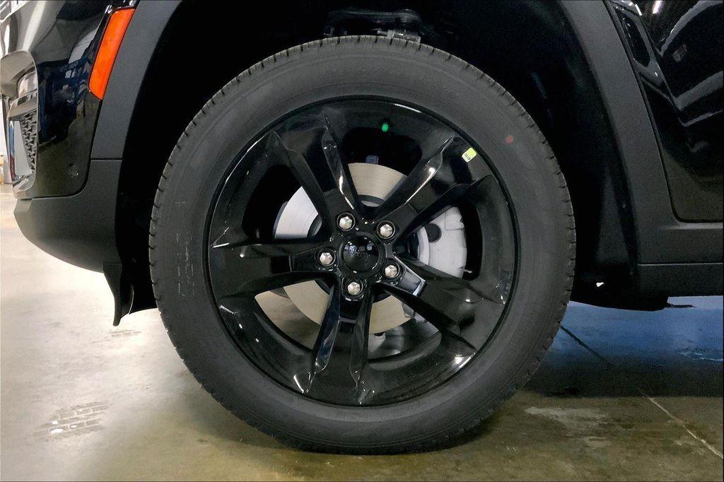 new 2025 Jeep Grand Cherokee car, priced at $44,384