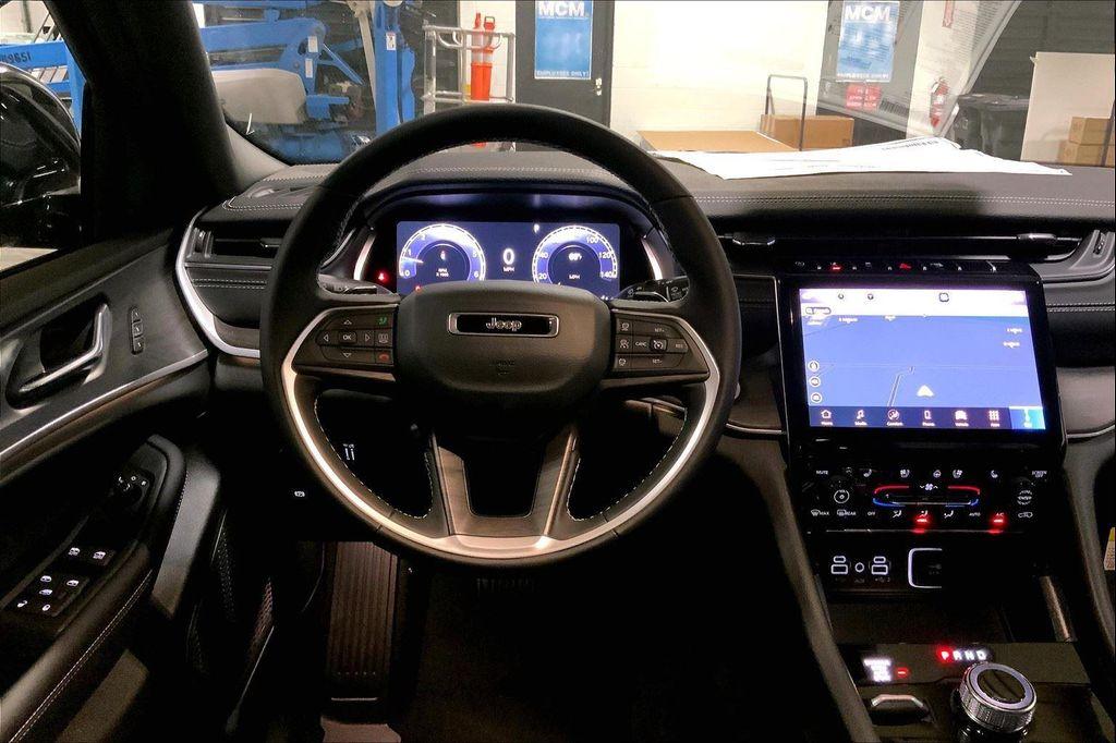 new 2025 Jeep Grand Cherokee car, priced at $44,384