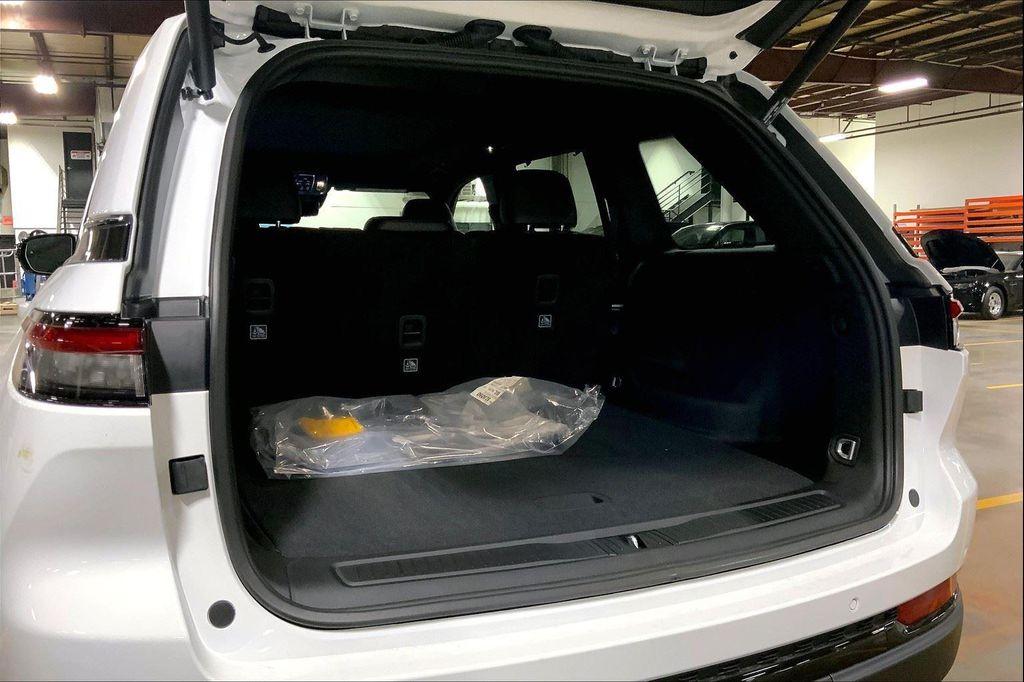 new 2025 Jeep Grand Cherokee car, priced at $43,916