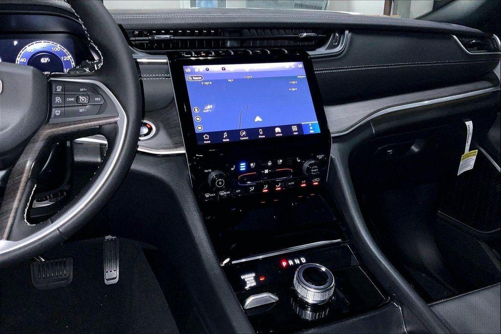 new 2025 Jeep Grand Cherokee car, priced at $46,795