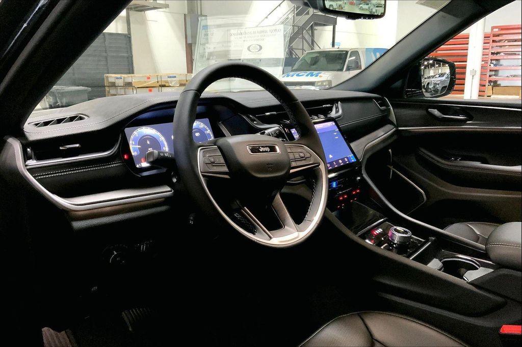 new 2025 Jeep Grand Cherokee car, priced at $46,795
