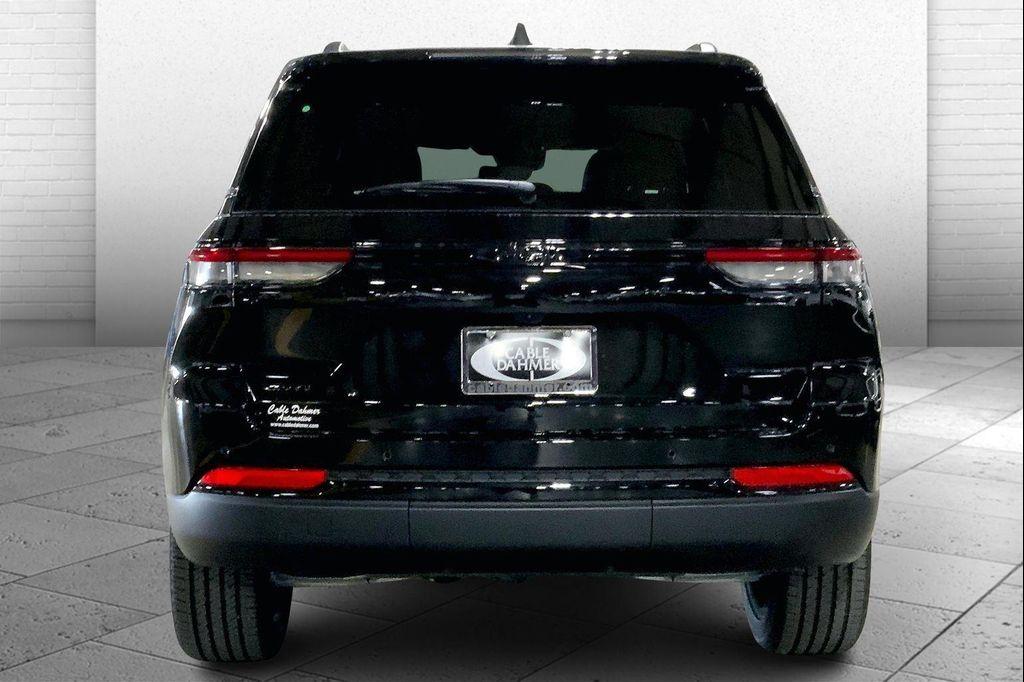 new 2025 Jeep Grand Cherokee car, priced at $38,140