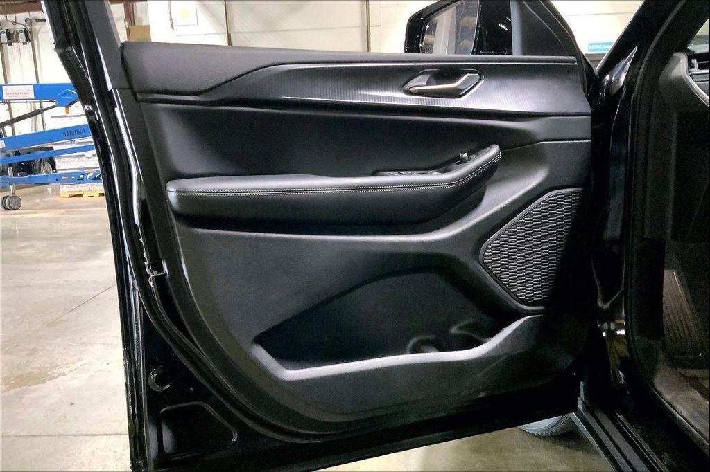 new 2025 Jeep Grand Cherokee car, priced at $38,140