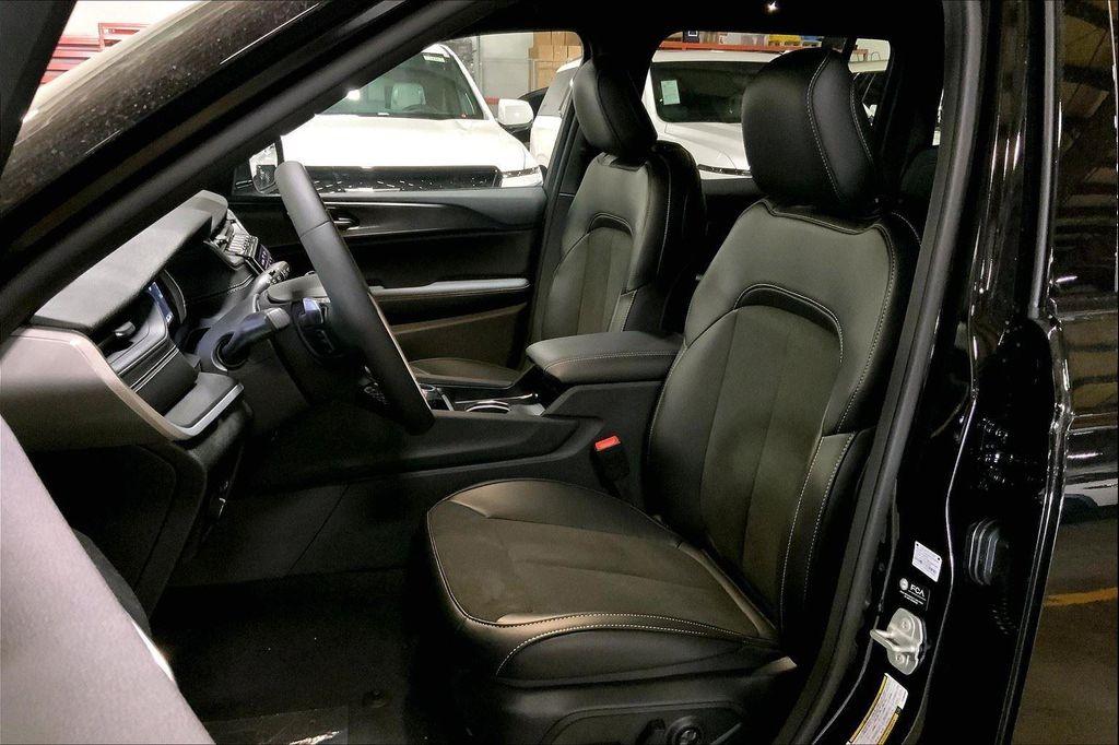 new 2025 Jeep Grand Cherokee car, priced at $38,140