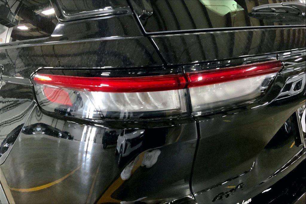 new 2025 Jeep Grand Cherokee car, priced at $38,140