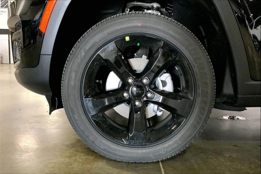 new 2025 Jeep Grand Cherokee car, priced at $38,140