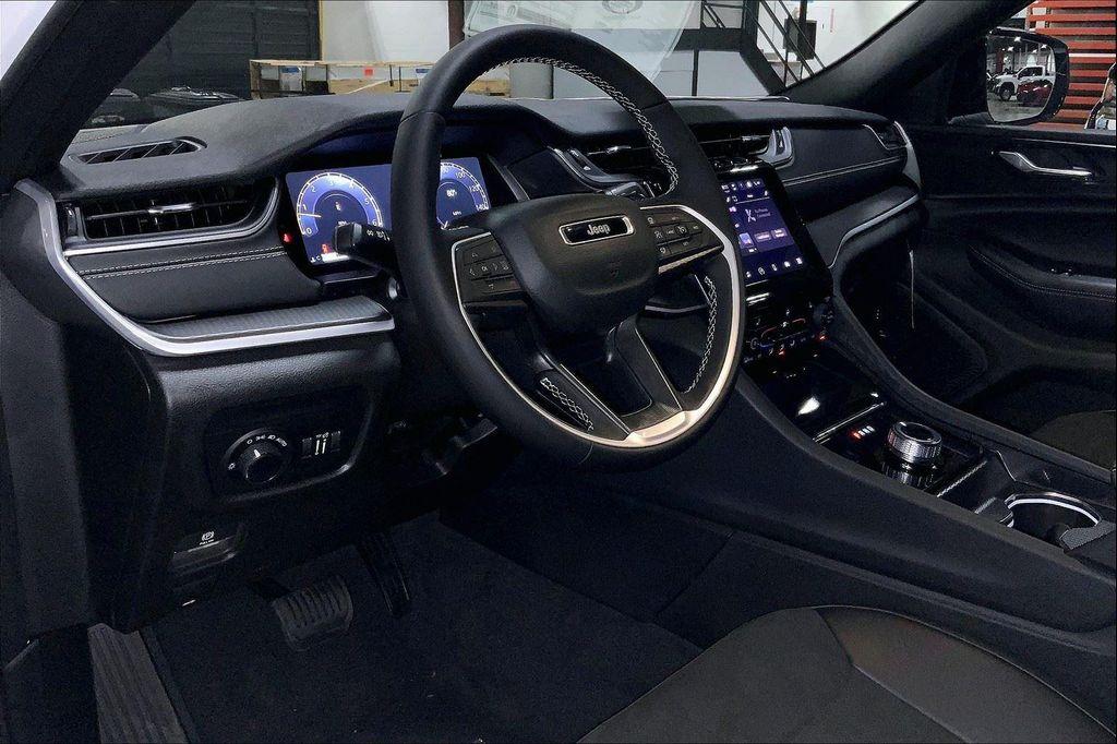 new 2025 Jeep Grand Cherokee L car, priced at $39,597