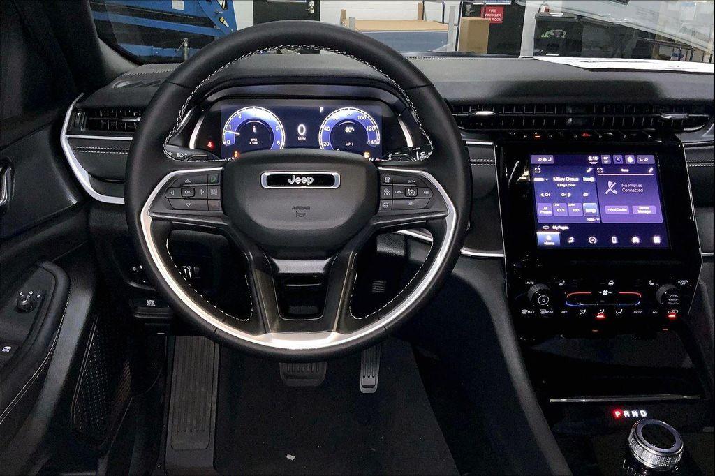 new 2025 Jeep Grand Cherokee L car, priced at $39,597