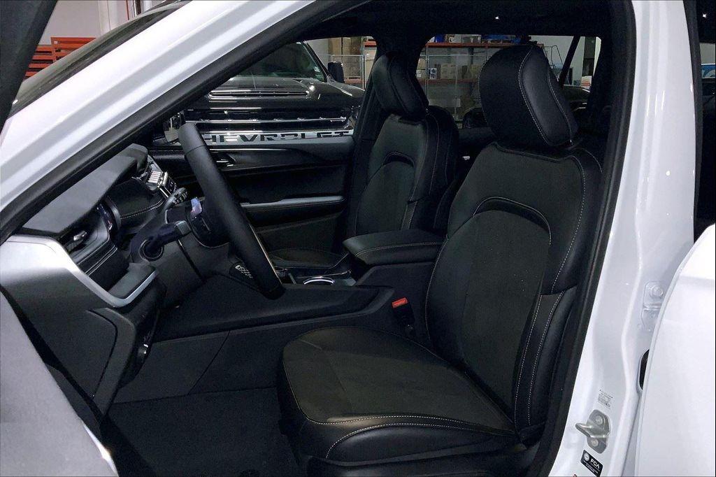 new 2025 Jeep Grand Cherokee L car, priced at $39,597