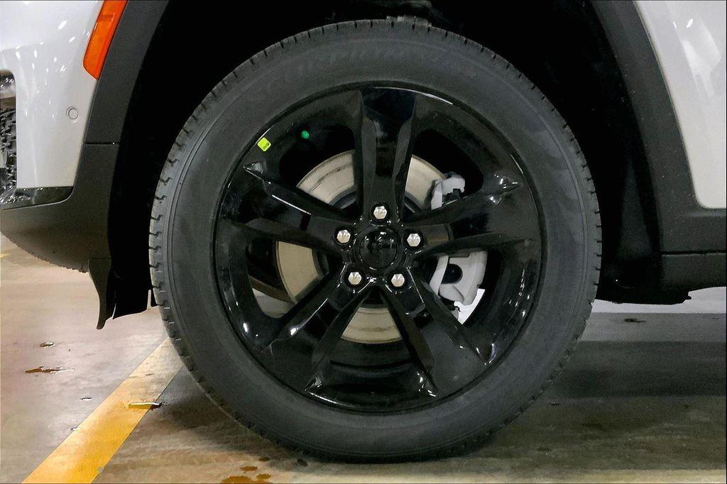 new 2025 Jeep Grand Cherokee L car, priced at $55,712