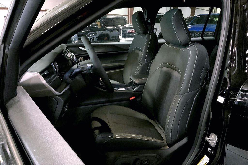 new 2025 Jeep Grand Cherokee L car, priced at $33,141