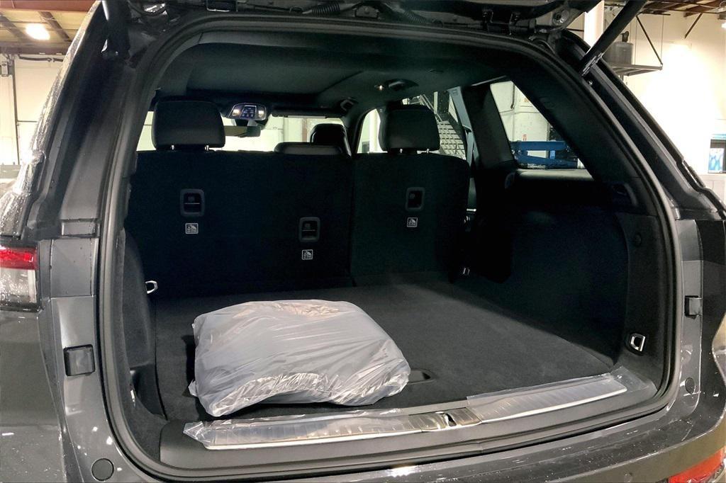 new 2025 Jeep Grand Cherokee car, priced at $60,008