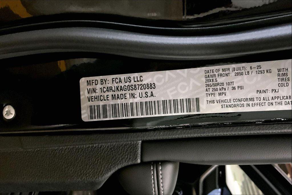 new 2025 Jeep Grand Cherokee L car, priced at $40,100