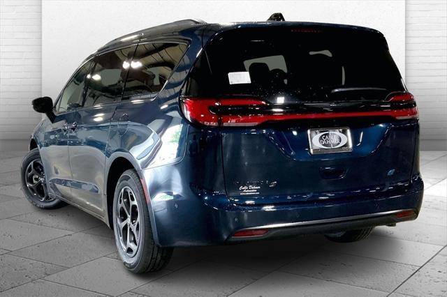 new 2025 Chrysler Pacifica Hybrid car, priced at $45,231