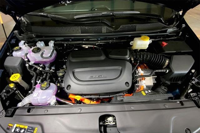 new 2025 Chrysler Pacifica Hybrid car, priced at $45,231