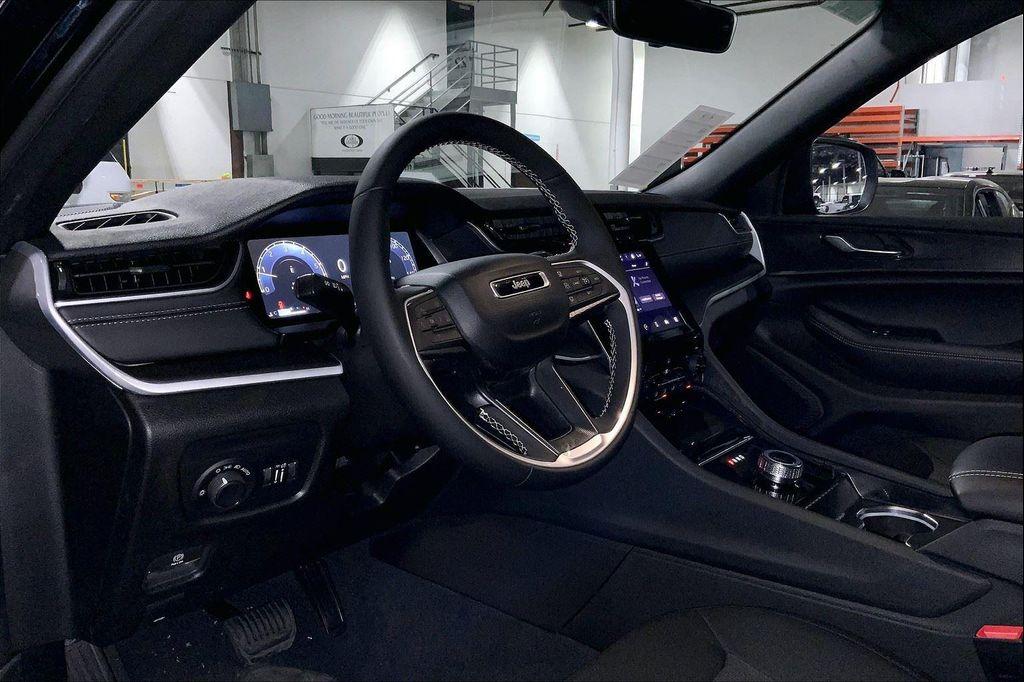 new 2025 Jeep Grand Cherokee car, priced at $34,918