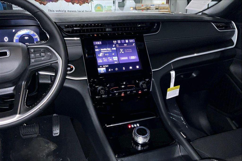 new 2025 Jeep Grand Cherokee car, priced at $34,918