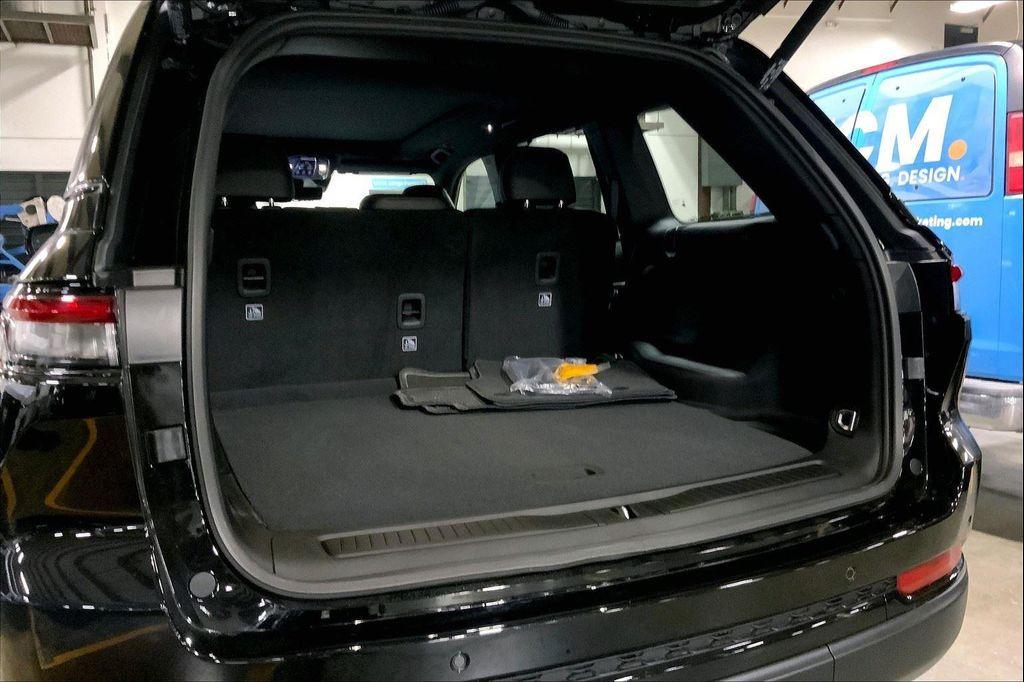 new 2025 Jeep Grand Cherokee car, priced at $45,929