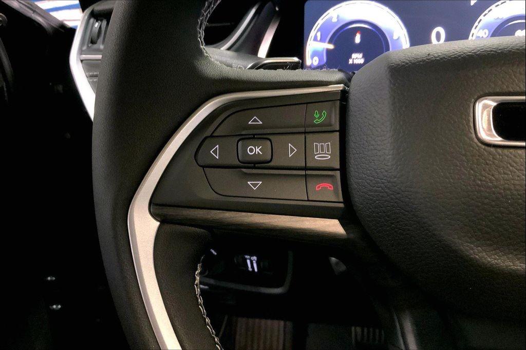 new 2025 Jeep Grand Cherokee car, priced at $45,929