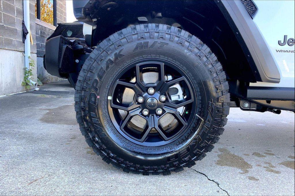 new 2025 Jeep Wrangler car, priced at $44,234