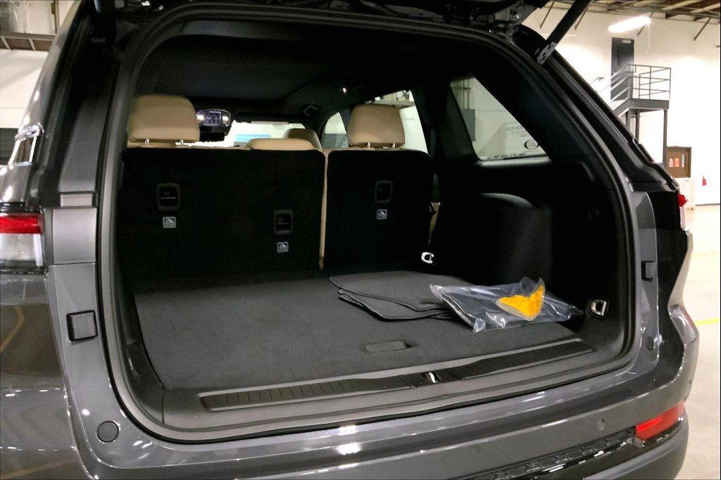 new 2025 Jeep Grand Cherokee car, priced at $46,795