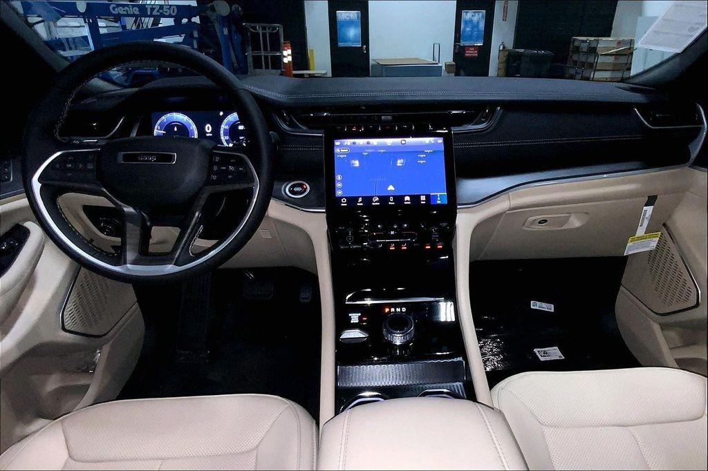 new 2025 Jeep Grand Cherokee car, priced at $46,795