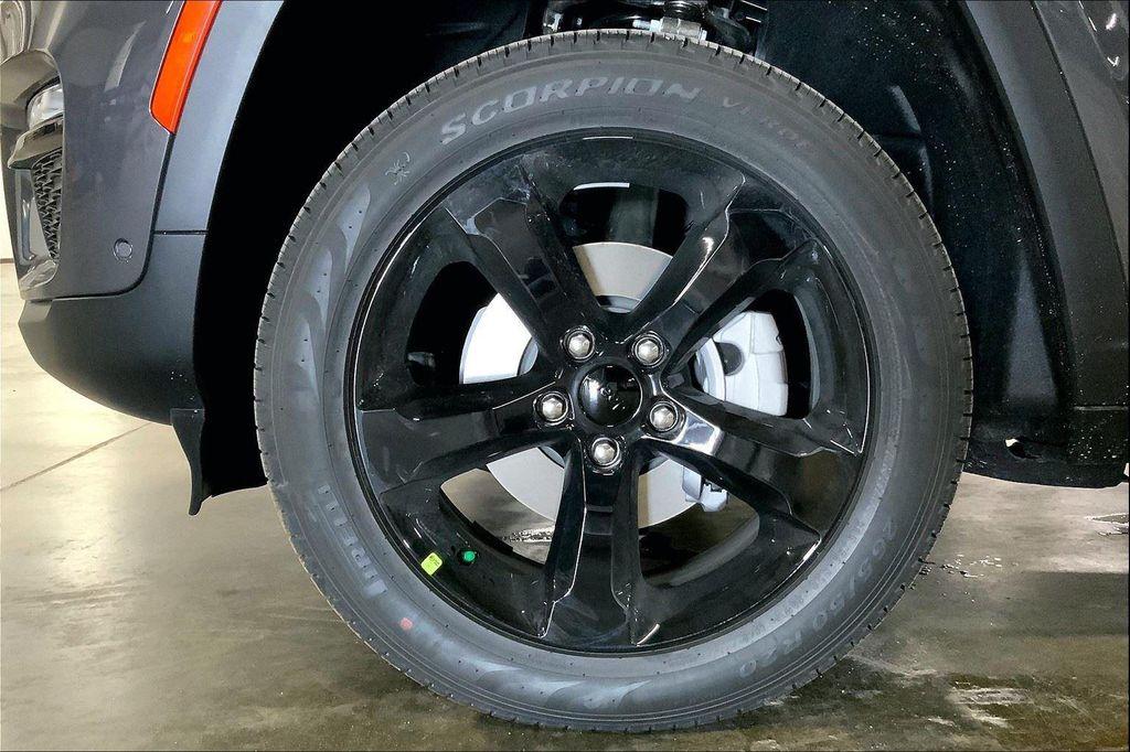 new 2025 Jeep Grand Cherokee car, priced at $46,795