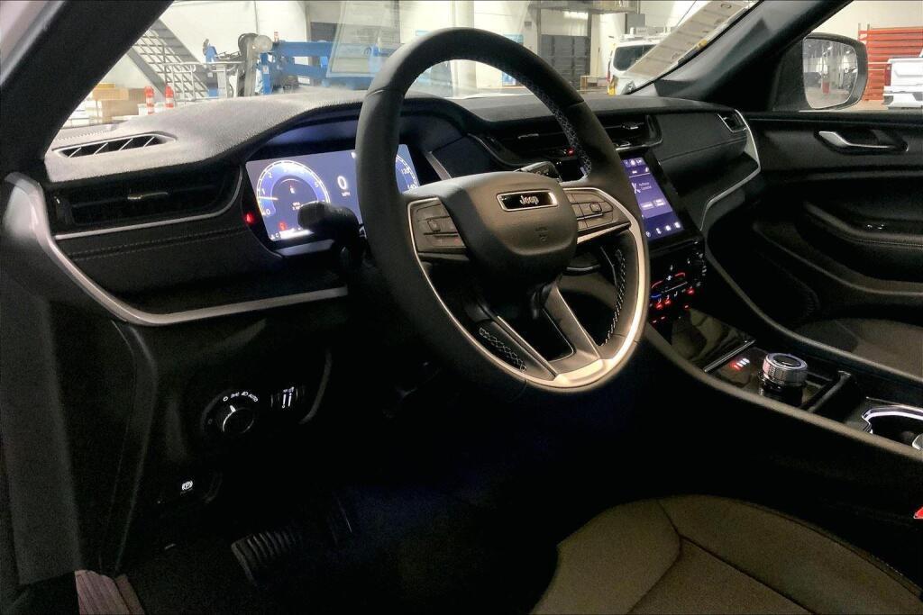 new 2025 Jeep Grand Cherokee car, priced at $43,331