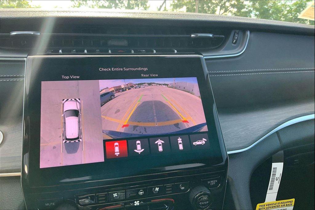 new 2025 Jeep Grand Cherokee car, priced at $45,929