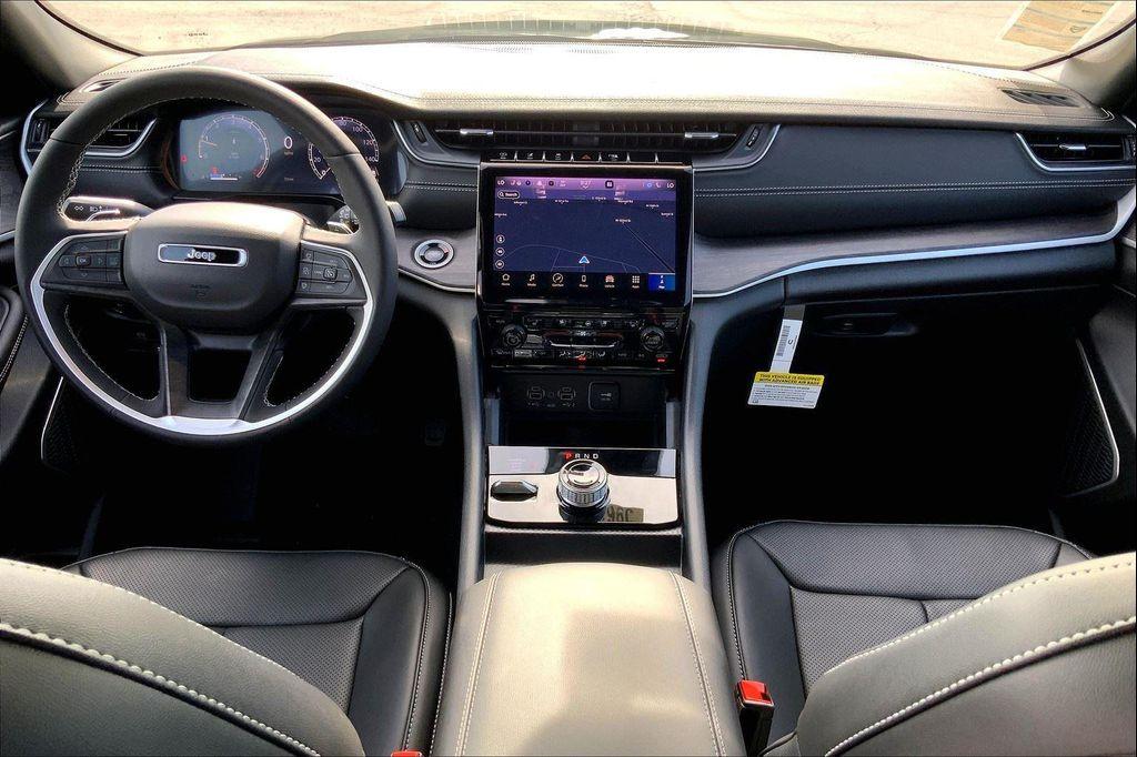 new 2025 Jeep Grand Cherokee car, priced at $45,929