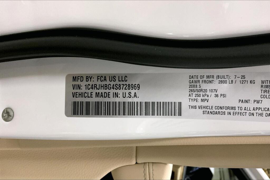 new 2025 Jeep Grand Cherokee car, priced at $53,512
