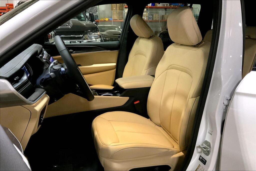 new 2025 Jeep Grand Cherokee car, priced at $53,512