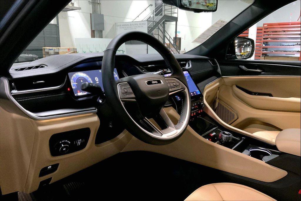 new 2025 Jeep Grand Cherokee car, priced at $45,929