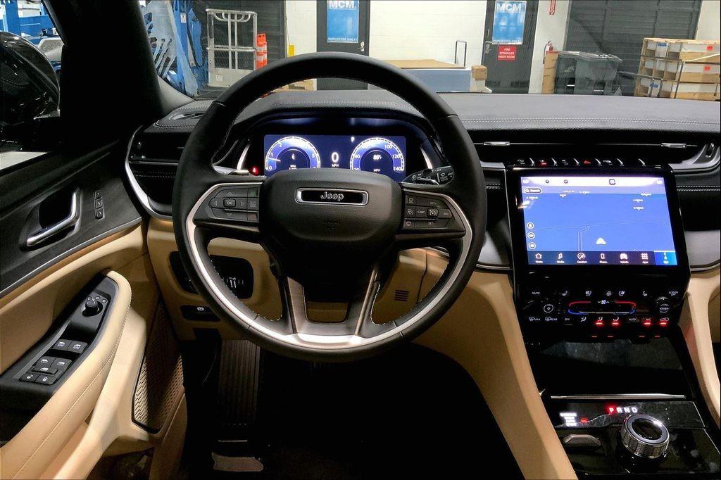 new 2025 Jeep Grand Cherokee car, priced at $45,929