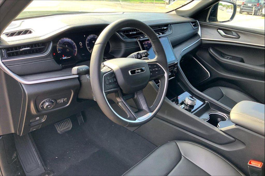 new 2025 Jeep Grand Cherokee car, priced at $54,820