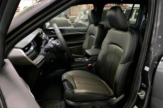 new 2025 Jeep Grand Cherokee car, priced at $50,121