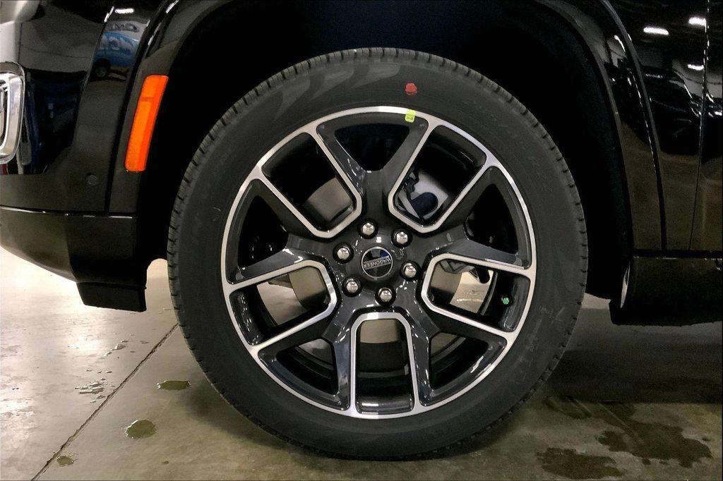 new 2025 Jeep Wagoneer L car, priced at $73,331