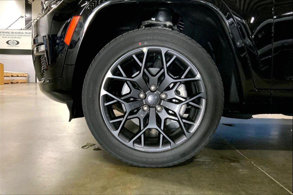 new 2025 Jeep Grand Cherokee L car, priced at $63,579