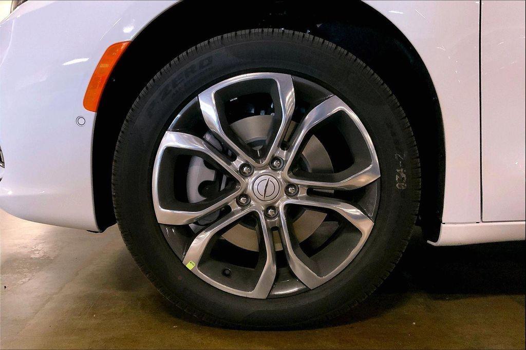 new 2026 Chrysler Pacifica car, priced at $52,060