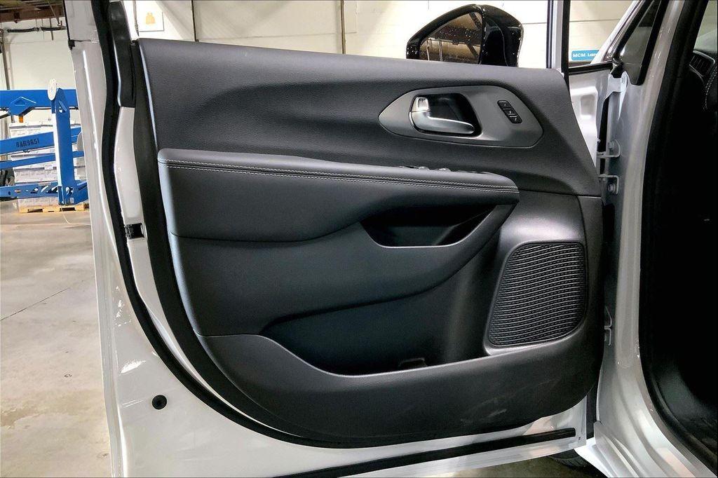 new 2026 Chrysler Pacifica car, priced at $42,415