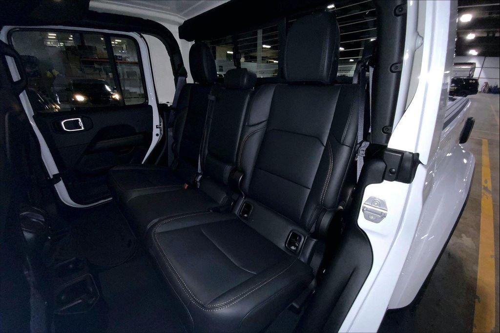 new 2025 Jeep Gladiator car, priced at $45,837