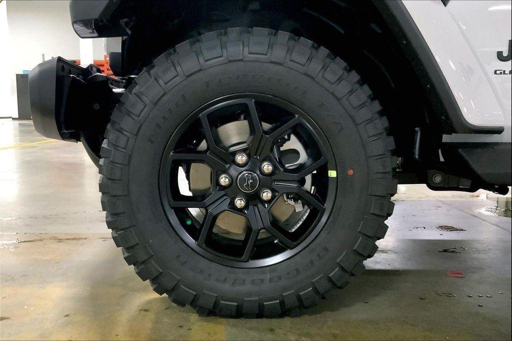 new 2025 Jeep Gladiator car, priced at $45,837