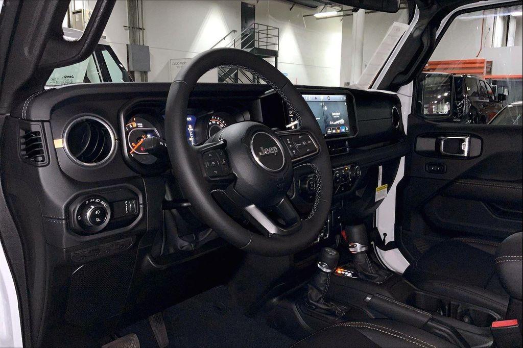 new 2025 Jeep Gladiator car, priced at $45,837
