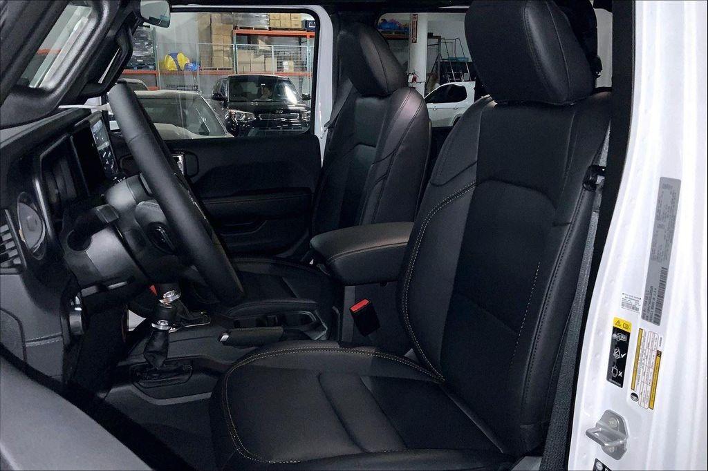 new 2025 Jeep Gladiator car, priced at $45,837